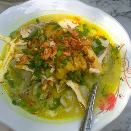 Soto ayam kuah kuning