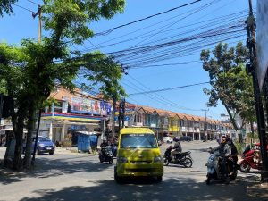 Tiang Lampu Hilang di Perempatan Taman Holis Bandung