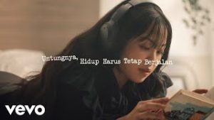 Untungnya, Hidup Harus Tetap Berjalan