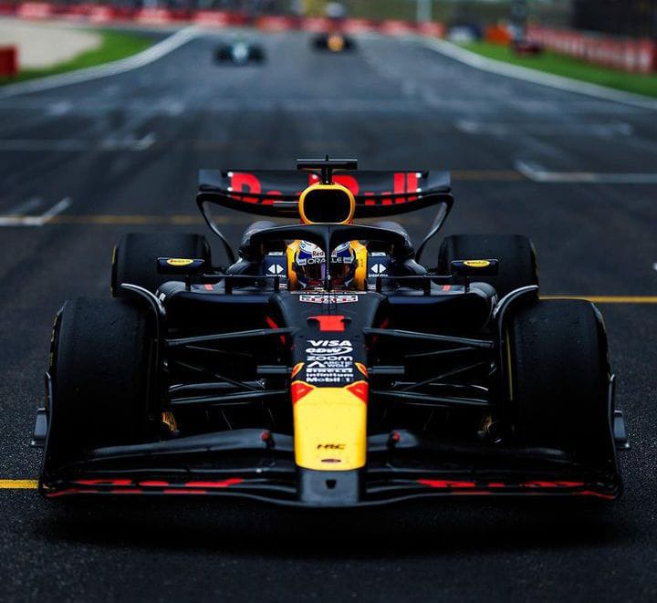 Pembalap Red Bull Verstappen Keluhkan Roda livery