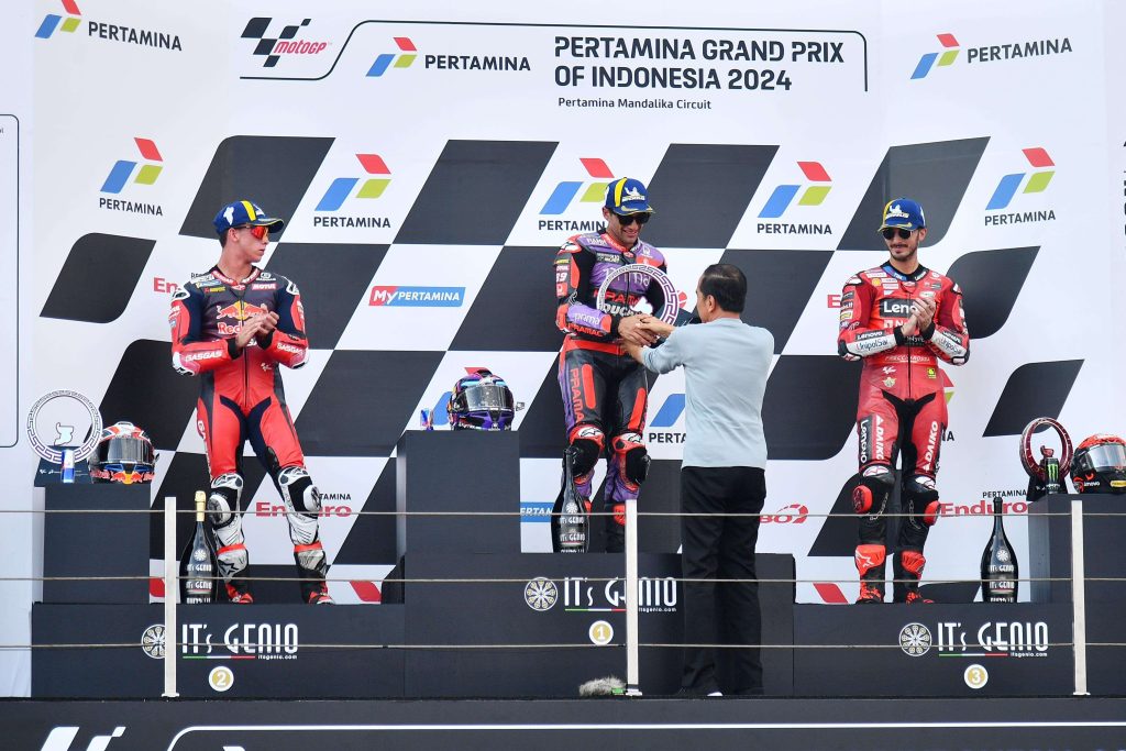 Momen Jokowi Nonton MotoGP hingga Serahkan Trofi