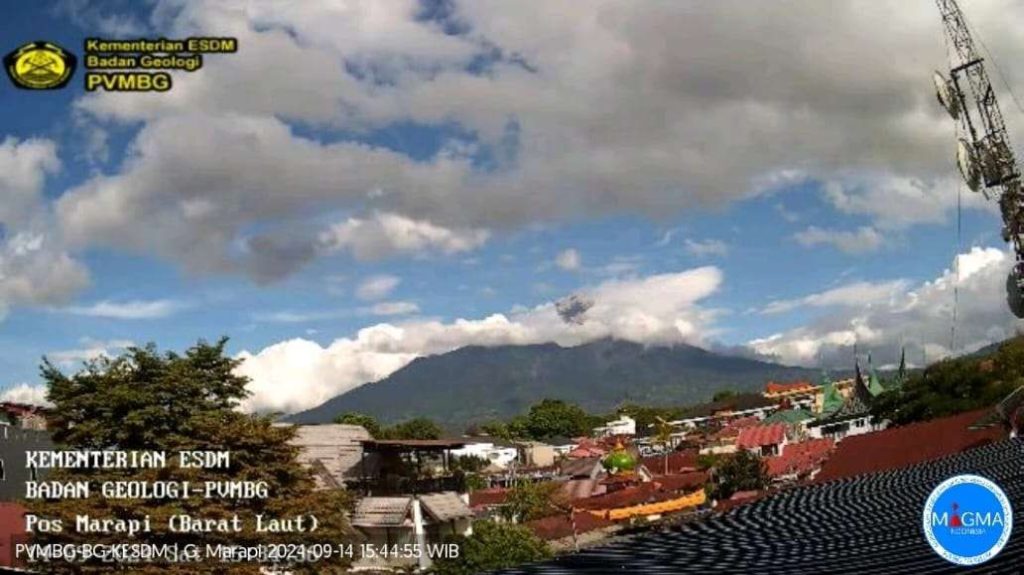 Gunung Marapi Sumatera Barat Erupsi Dua Kali