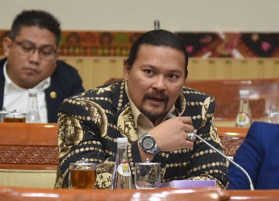 Anggota Komisi III DPR RI Martin Tumbeleka Artis Judi Online