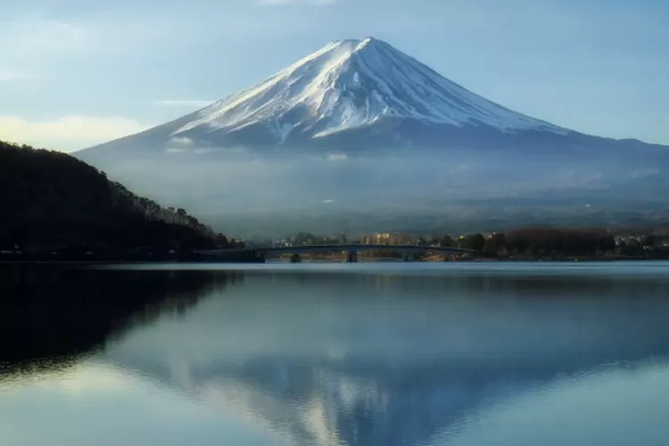 Gunung Fuji bersalju