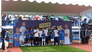 Staf Pelatih Persib Turun Gunung Untuk Memandu Anak-Anak