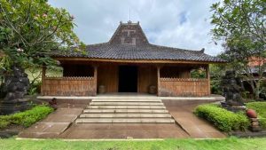 Rumah Adat Joglo