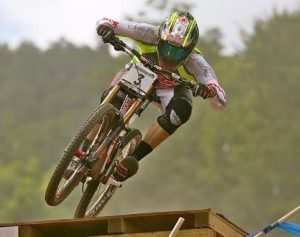 Seratusan Lebih Pembalap Ikuti Indonesian Downhill 2024