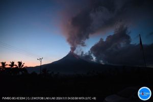 BNPB Keluarkan Rekomendasi Zona Bahaya Gunung Lewotobi Laki-laki