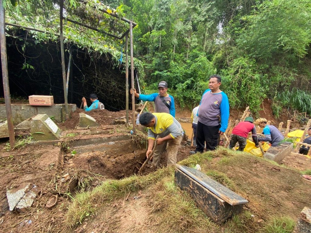 19 Makam Direlokasi Akibat Kirmir Jebol TPU Cikutra