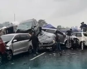 jumlah korban tabrakan beruntun KM 92 Tol Cipularang