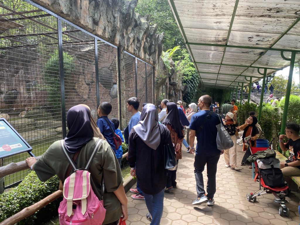 Bandung Zoo Masih Jadi Primadona Wisatawan di Jabar