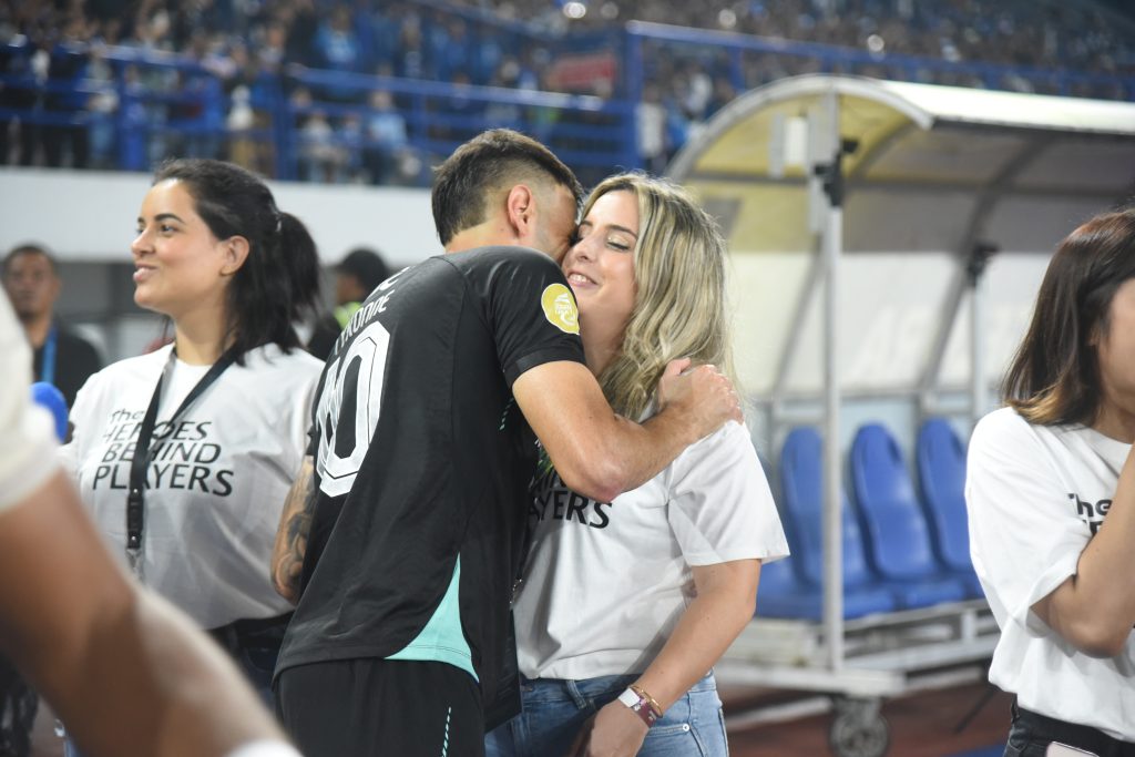 Tyronne del Pino dan Istri, Fanny. (Dok. Persib)