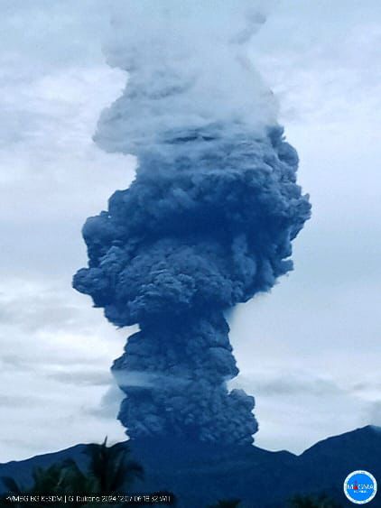 Gunung Dukono Erupsi