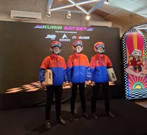 JNE Luncurkan Jaket dan Helm Kolaborasi bersama EIGER Tropical Adventure dan Cargloss Helmets