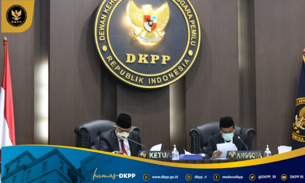 ketua KPU jabar diberhentikan