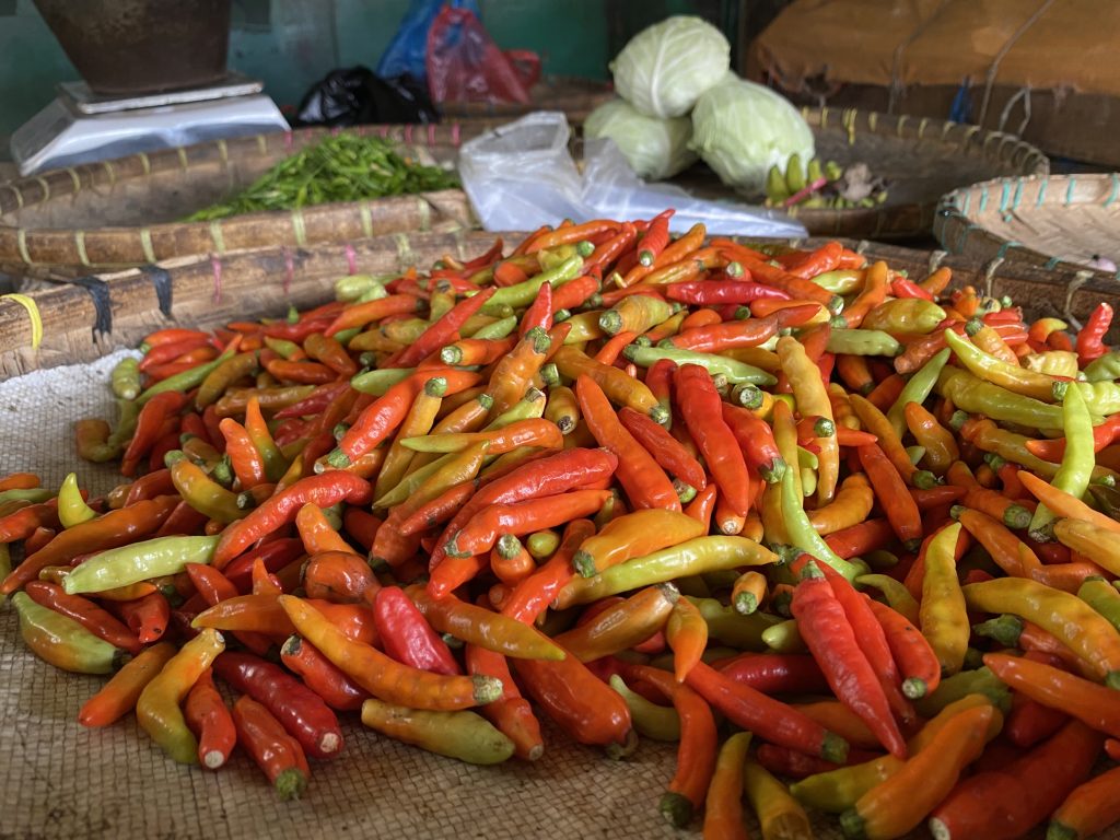 Pedagang Pasar Kosambi Menjerit