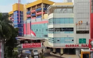 Kebakaran glodok plaza jakarta-1