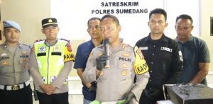 REMAJA sumedang curi brankas