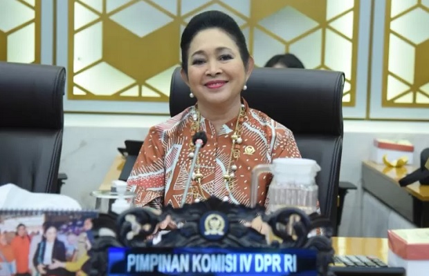 Titiek Soeharto - bantuan kelompok tani jpg