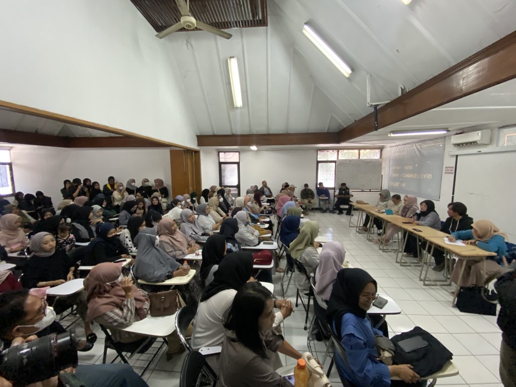 Audiensi Universitas Bandung Belum Temukan Titik Terang