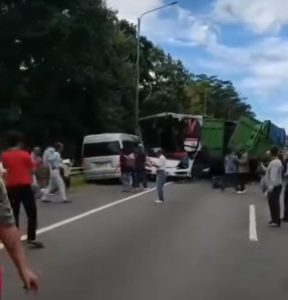 Lima Kendaraan Terlibat Tabrakan Beruntun di Tol Cipularang KM 97