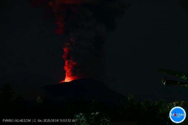 Gunung Ibu Erupsi