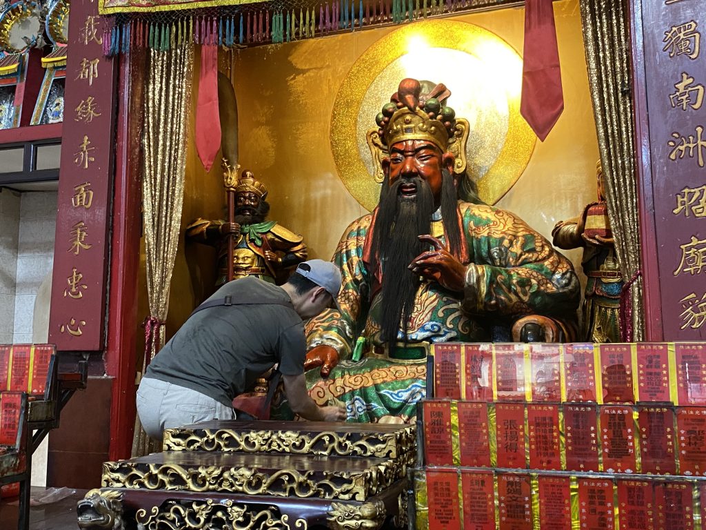 Jelang Hari Raya Imlek 2576 Kongzili Vihara Dharma Ramsi Bersihkan Altar