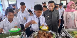 makan bergizi gratis prasmanan