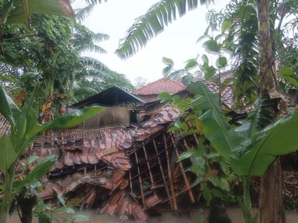 Puluhan di Subang Rumah Rusak Dihantam Angin Puting Beliung