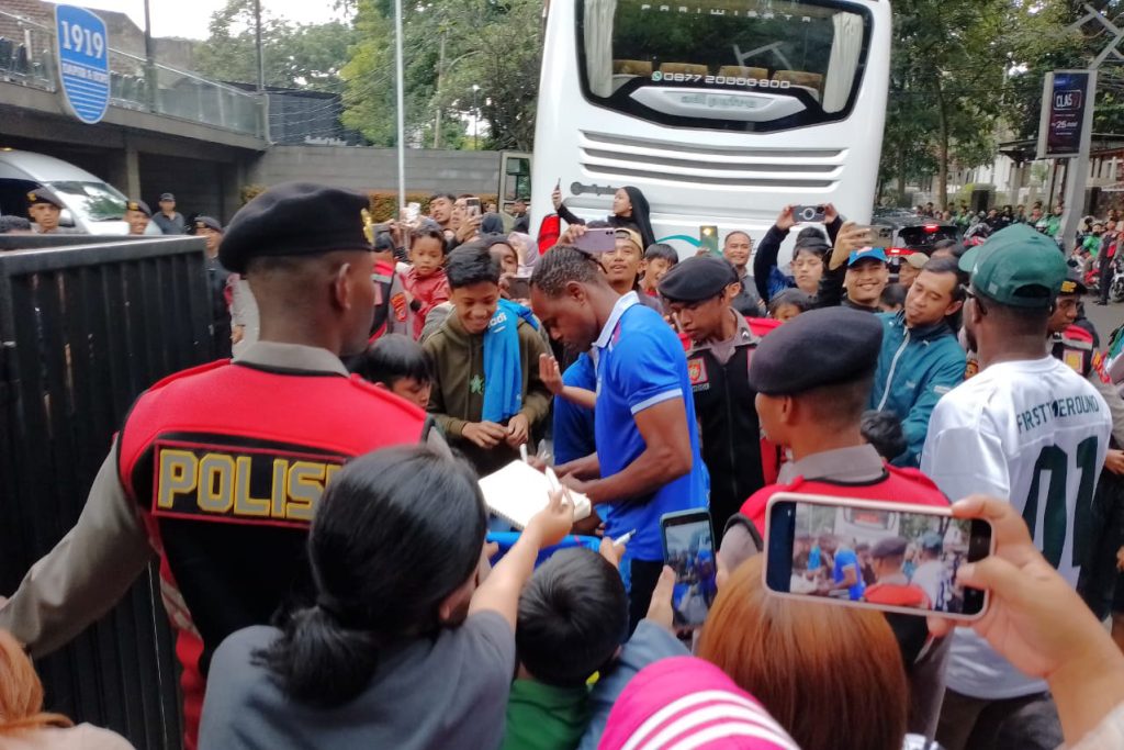 Bobotoh Kawal Keberangkatan Persib ke Medan Pertempuran