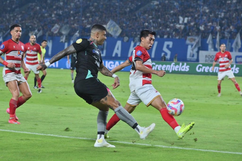 Bojan Hodak Sebut Madura United Parkir Bus