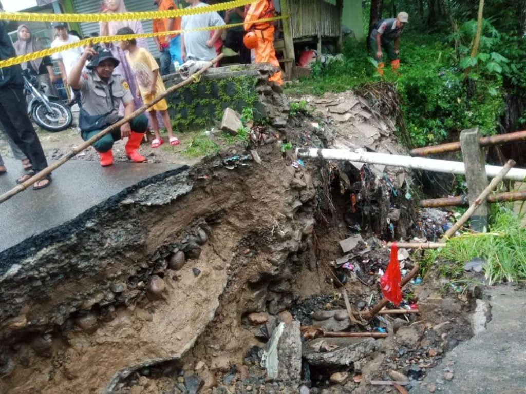 Jembatan Desa Tajur Bogor Ambruk