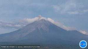 Gunung Semeru Erupsi Kamis Pagi