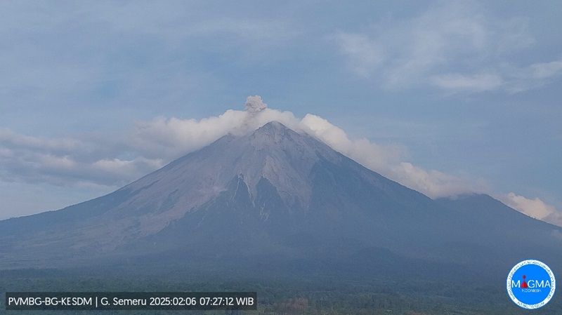 Gunung Semeru Erupsi Kamis Pagi