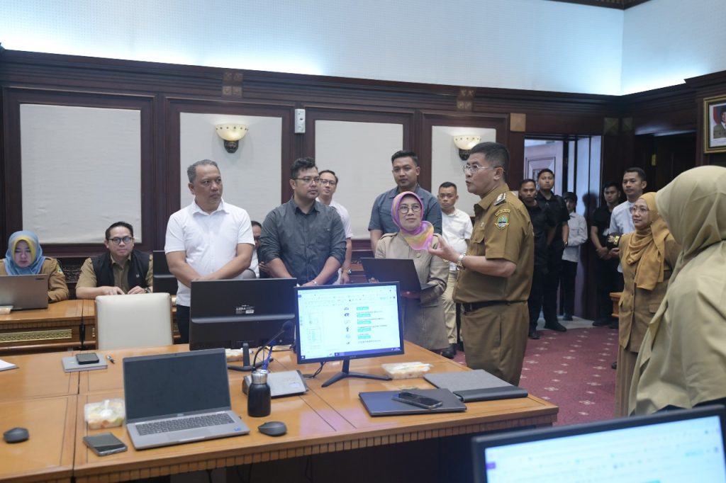 Wagub Erwan Jalin Silaturahmi dengan Pegawai Gedung Sate