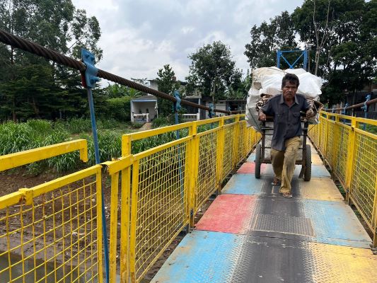 jembatan cijeruk bandung rusak