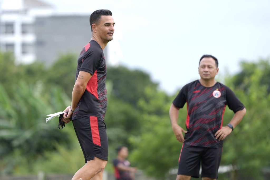 Carlos Pena, Hindari Kartu Merah