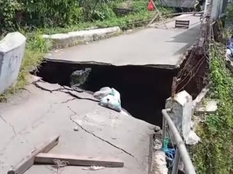 Jembatan Padalarang ambruk