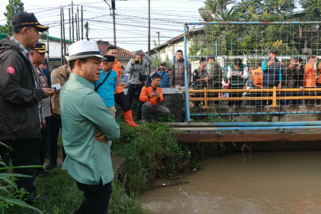 Bupati Bandung Tinjau Lokasi Banjir di Majalaya