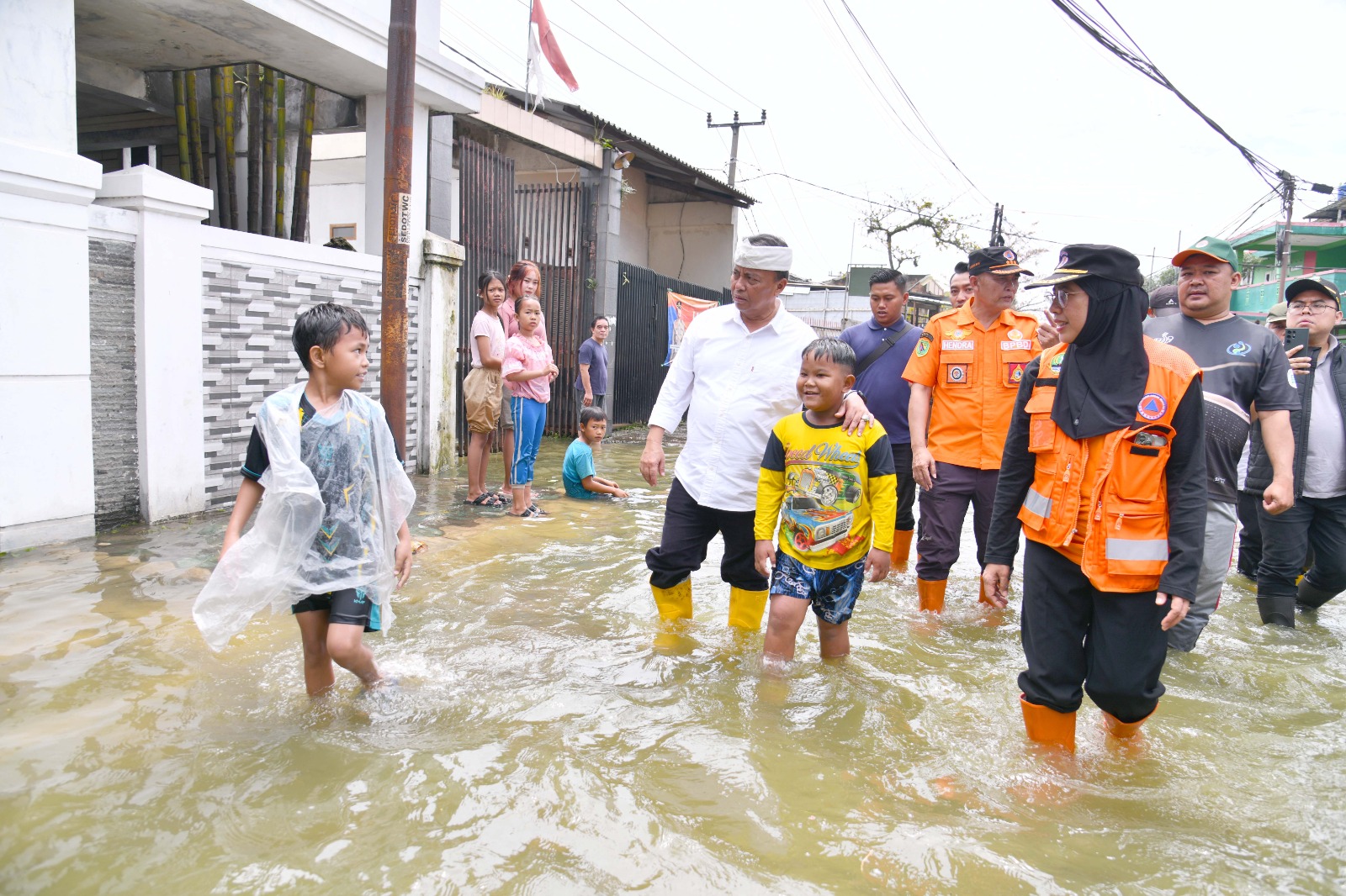 Pemdaprov Salurkan Bantuan bagi Korban Banjir Bandung Selatan