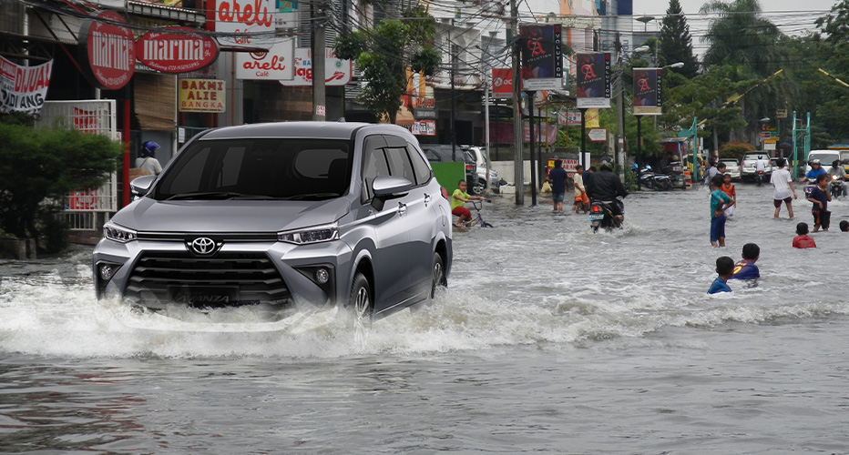 banjir mobil