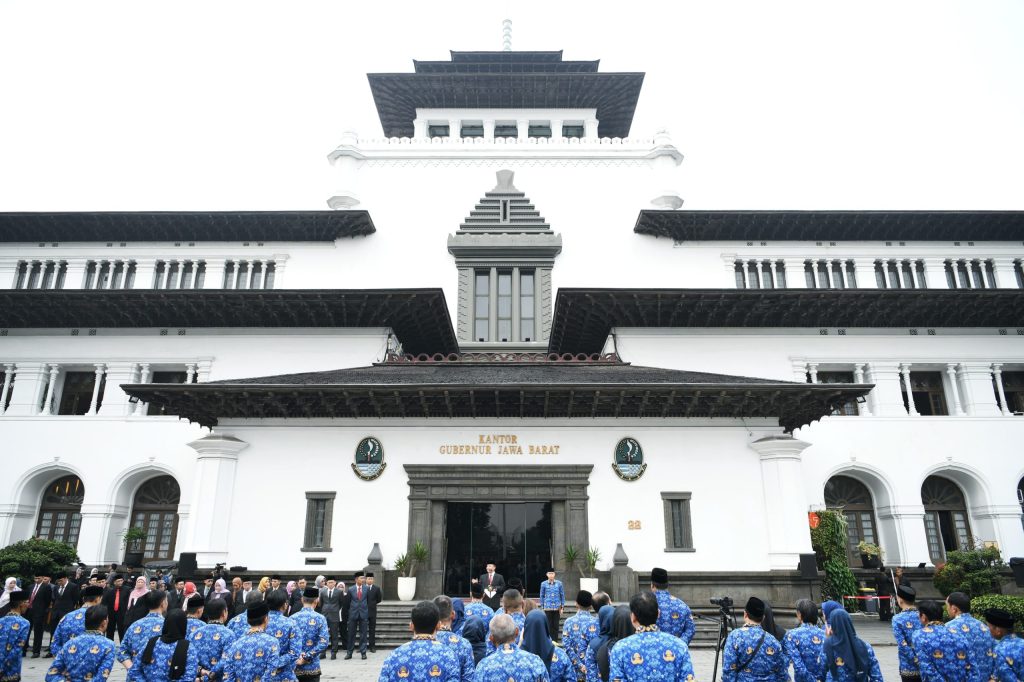 Pegawai Pemdaprov Jabar Ngantor Lebih Pagi