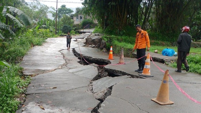 Tanah bergerak bogor