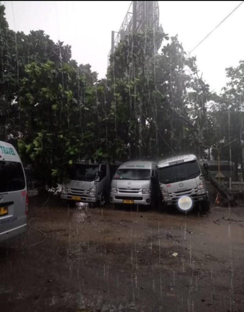 Hujan Deras dan Angin Kenjang di Bandung