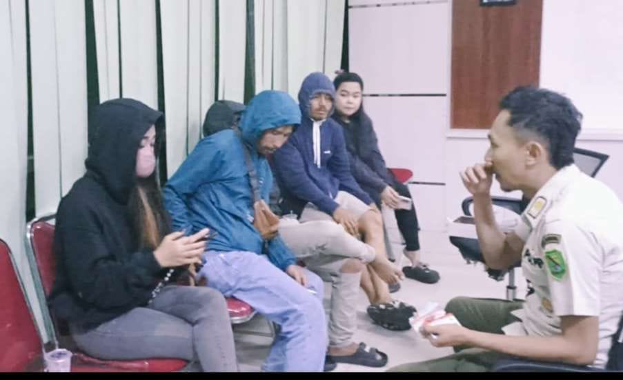 Satpol PP Kabupaten Bandug Ciduk 7 Pasangan Mesum
