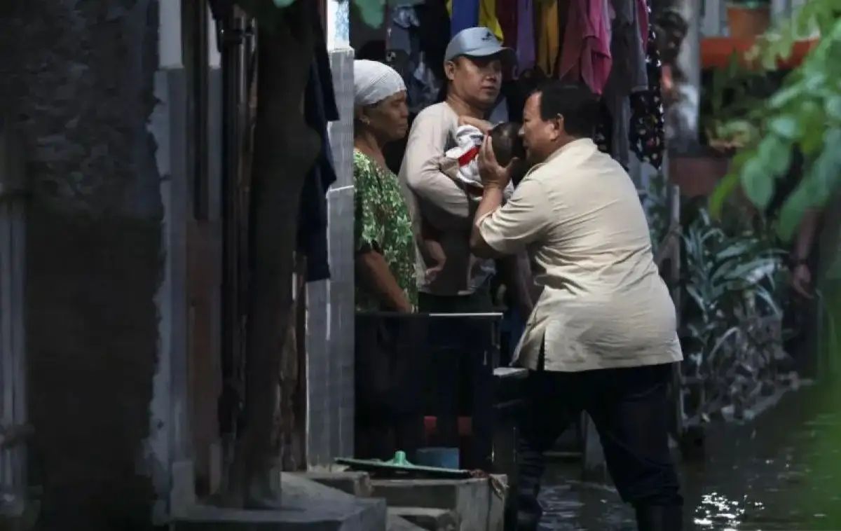 Prabowo Blusukan Temui Warga Terdampak Banjir Bekasi