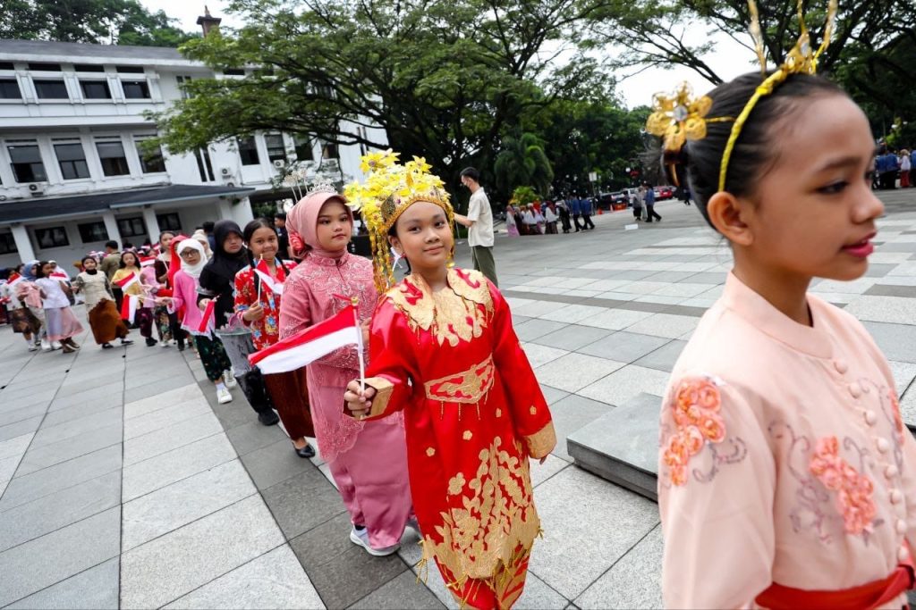 Peringati Hari Kartini, Apel Pagi di Balai Kota Bandung Para Petugas Apel Perempuan