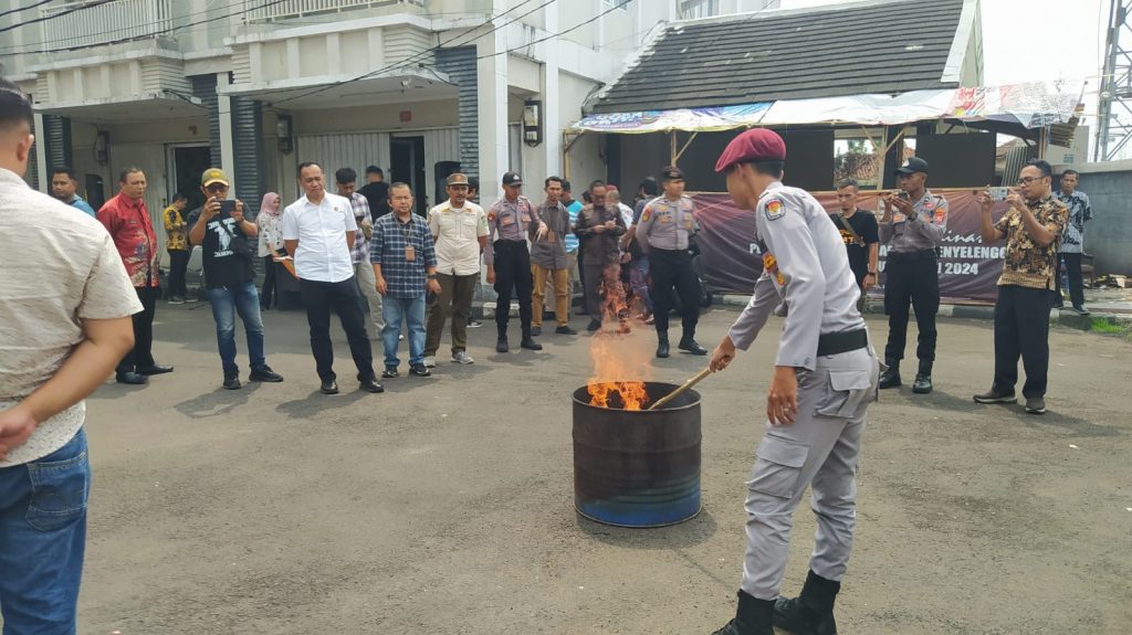KPU Kabupaten Tasikmalaya Bakar Kelebihan dan Surat Suara Rusak