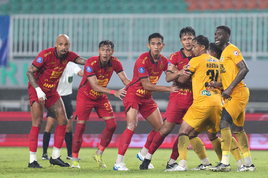 Kalah Memalukan Atas Semen Padang, Nasib Carlos Pena Bersama Persija di Ujung Tanduk