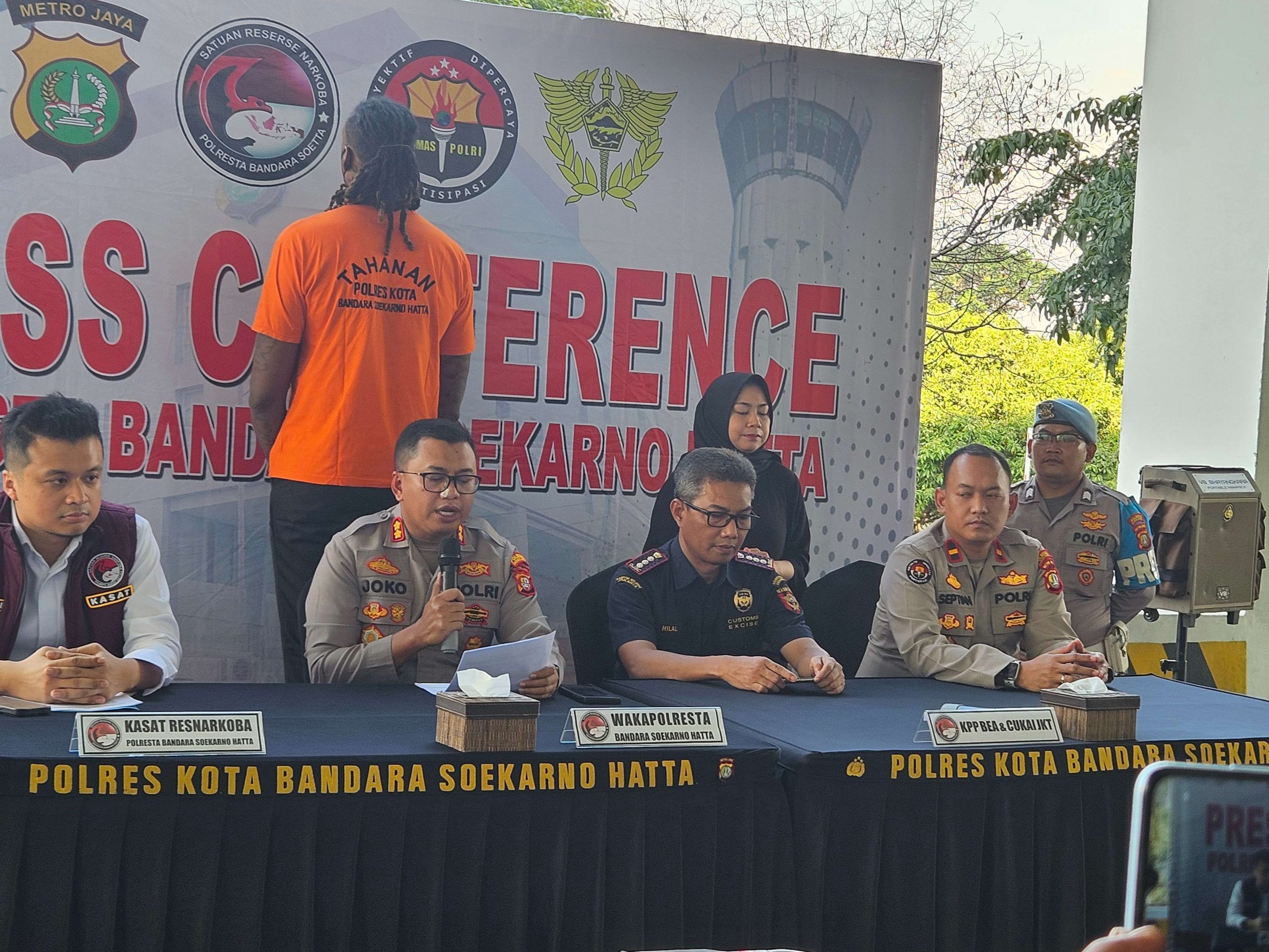 atlet bola basket berkewarganegaraan Amerika Serikat berinisial JDS.